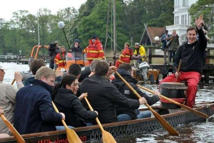Човен з міністрами перекинулася в Німеччині (15 фото)