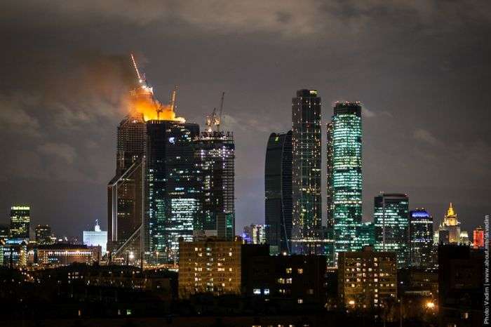 Пожежа в центрі Москва-Сіті (21 фото + 2 відео)