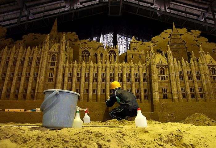 Як створюються скульптури з піску (16 фото)