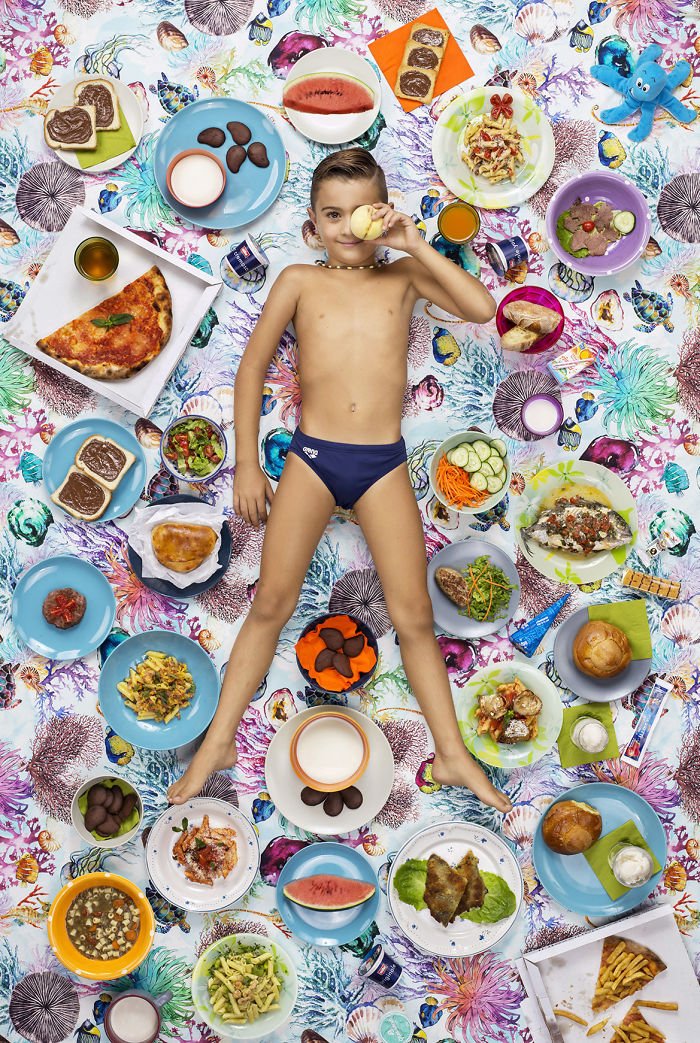 25 детей со всего мира сфотографировались с тем, что они едят за одну неделю Интересное