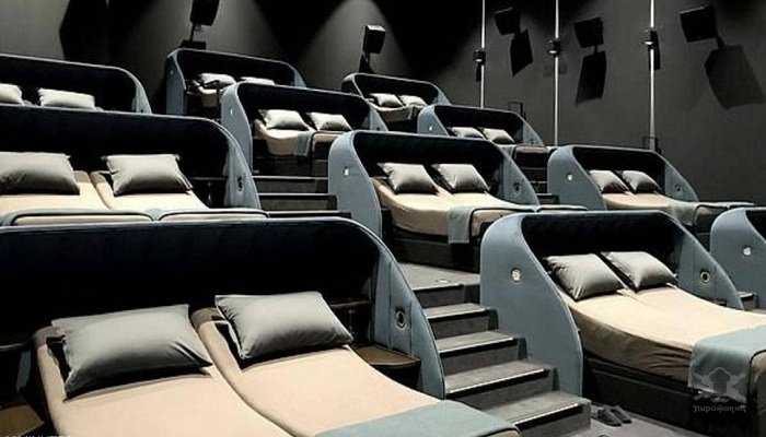 В Швейцарии открыли кинотеатр с кроватями для зрителей Интересное
