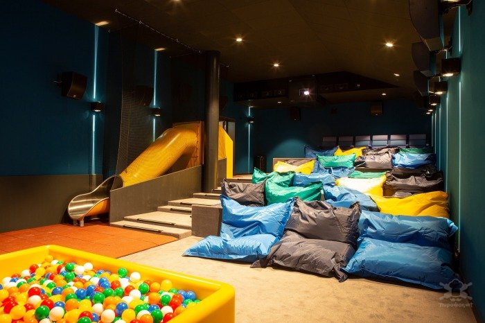 В Швейцарии открыли кинотеатр с кроватями для зрителей Интересное