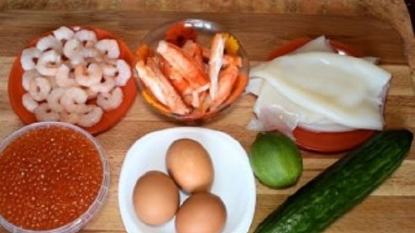 Салат из кальмаров, крабовых палочек и креветок: рецепты приготовления Кулинария