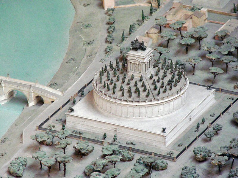 Археолог восстановил древний Рим Интересное