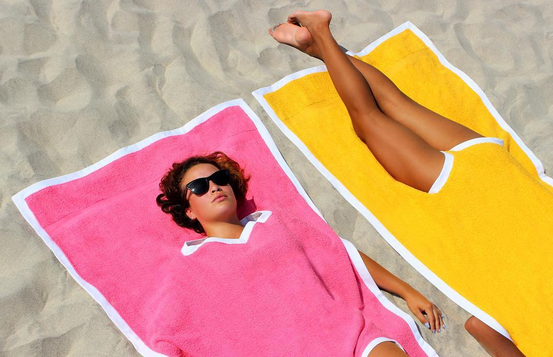 Дизайнер из Нью-Йорка соединила пляжное полотенце и купальник МиР