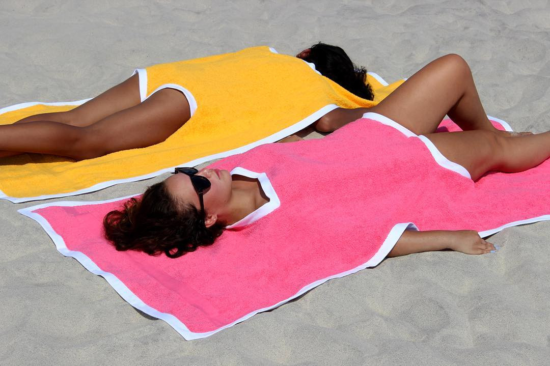 Дизайнер из Нью-Йорка соединила пляжное полотенце и купальник МиР