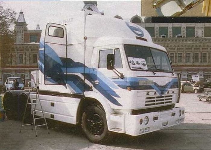Прототип КамАЗа 1995 года со спальной кабиной как у американских грузовиков   Интересное
