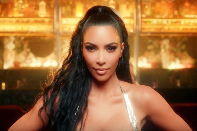 Премьера дня: Ким Кардашьян в клипе Пэрис Хилтон на новую песню Best Friend’s Ass Шоу-бизнес