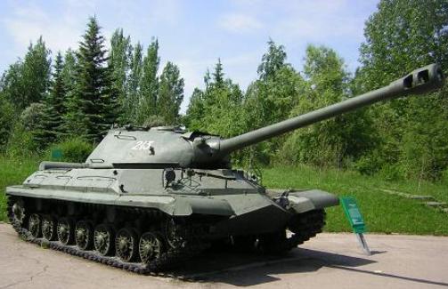 Какие танки лучше, колёсные или гусеничные? оружие