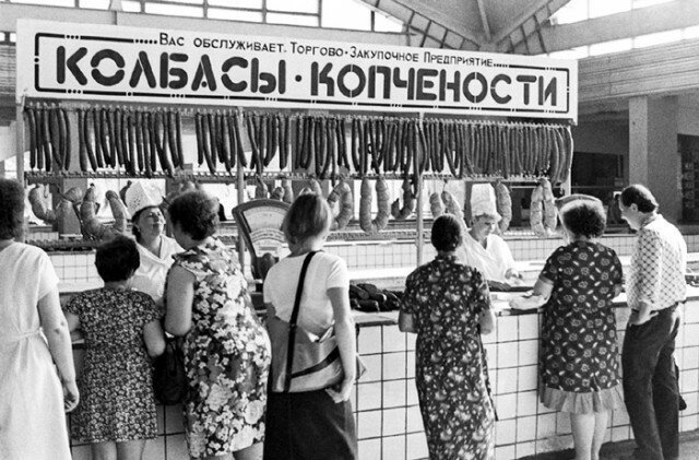 Граждане СССР ели мясо почти даром, а деликатесную рыбу скармливали кошкам 