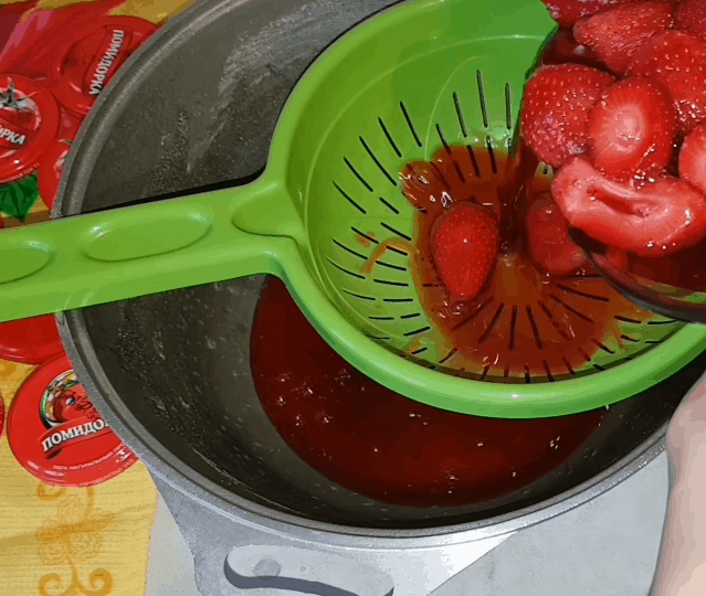 Вот как сварить клубничное варенье, не ставя ягоды на плиту! рецепты