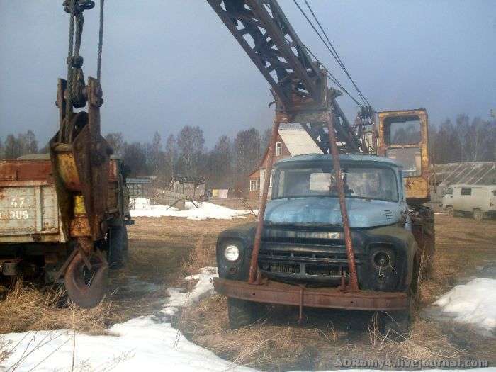 Кладовище автомобілів в Ленінградській області (17 фото)