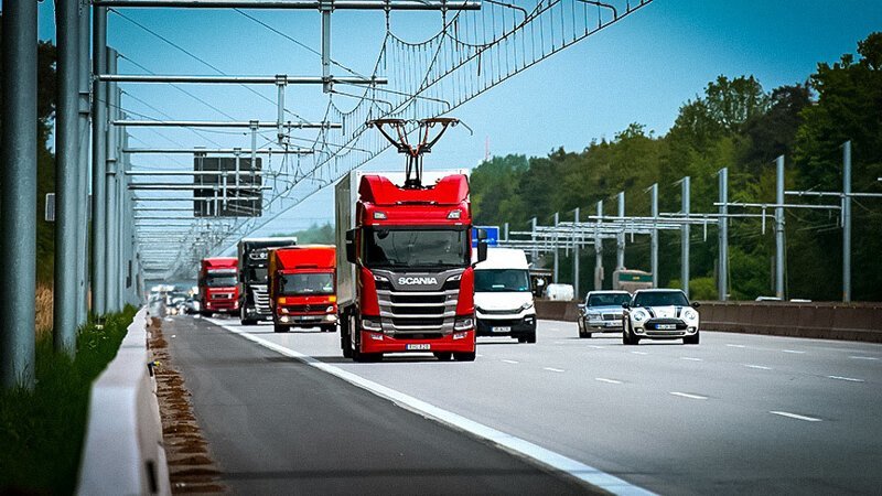 В Германии открылся первый электрический автобан   Интересное