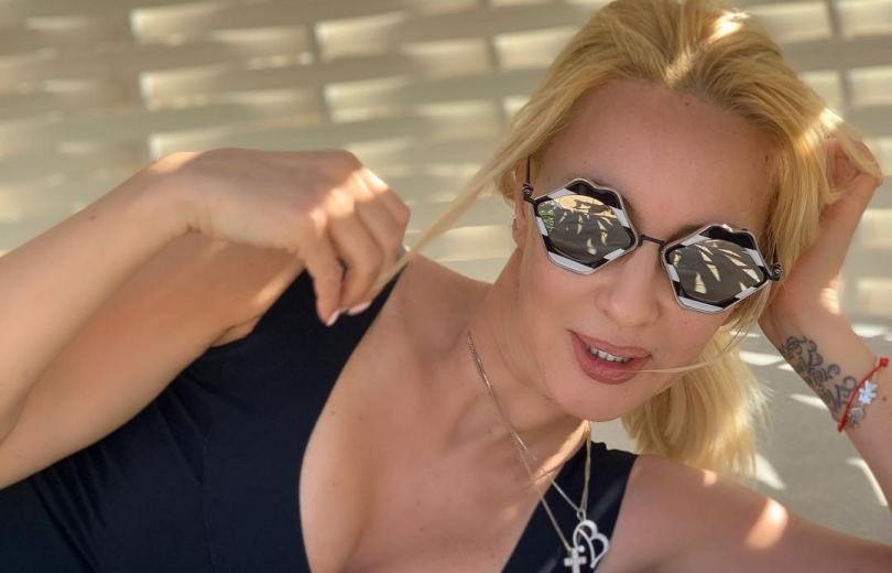 48-летняя Лера Кудрявцева засыпала сеть фото с молодым мужем и дочкой звезда,лера кудрявцева,наши звезды,новости,развлечение,шоу,шоубиz,шоубиз