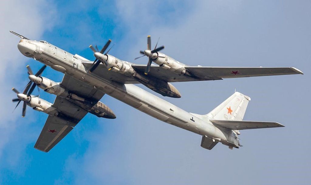Российские Ту-95МС 2-ой день летают у побережья Аляски Армия и флот