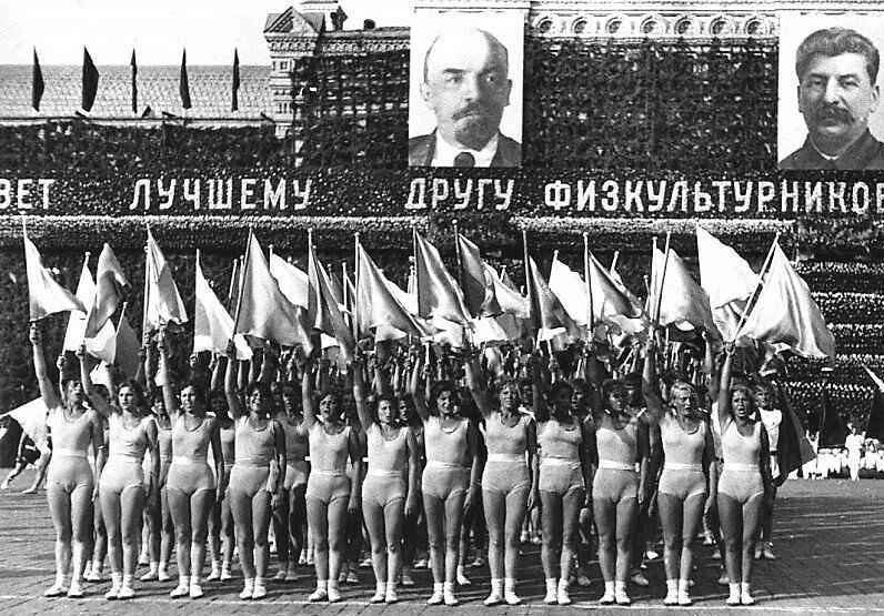 Тело в общее дело. Зачем в СССР придумали парады физкультурников История,ссср