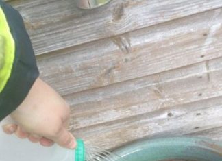 Як зробити повноцінну садову лійку з каністри за 2 хвилини