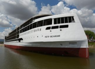 Спущений на воду круїзний пасажирський лайнер «Петро Великий» проекту PV300VD