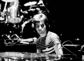 «Ми дуже цінна група; ми порушуємо кілька правил, … дружок». Фредді Меркюрі, 1977