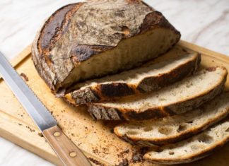 Елементарний спосіб, як зберегти хліб свіжим в 3 рази довше