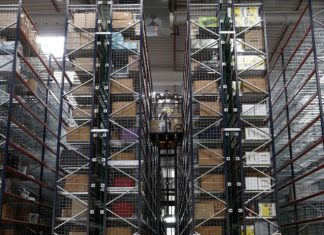 Amazon знищує мільйони непроданих товарів