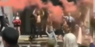 «У країні, де не можна навіть голосно чхнути, вони просто танцюють»: Батьків учасниці БДСМ-флешмобу оштрафують.