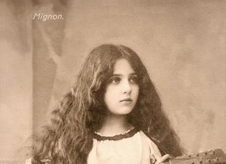 Краса жінок минулого в вінтажних листівках 1900-1910 років