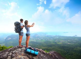 Чому всім плювати на ваші подорожі?