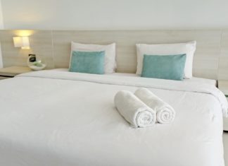 Ні, справа не в смаку і не в стандартах: чому в готелях завжди білі простирадла