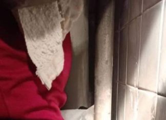 Підліток зайнявся сексом з водопровідною трубою і намертво в ній застряг