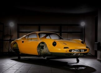 Ferrari Dino 1972 року: 60 коробок запчастин на продаж