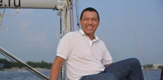 Мільйонер переодягнувся бомжем, а потім роздарував подарунки на суму більше 23 млн рублів