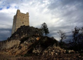 Абхазія. Анакопийская фортеця: місце, де завмерла історія