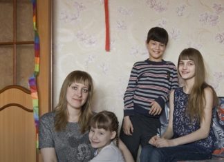 «До 25 років я в поодинці усиновила трьох дітей»