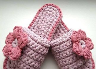 Такі миленькі і затишні тапочки можна повязати з трикотажної пряжі собі або на подарунок.