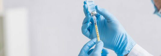 Експерт: повторна вакцинація від covid-19 не підвищить “напруженість” імунітету