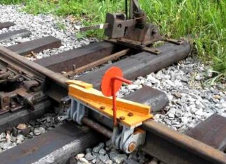 Відео: які поїзди і навіщо пускають під укіс на сучасній залізниці