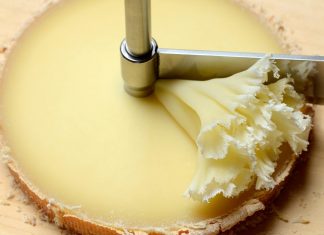 Фізики пояснили, як утворюються сирні трояндочки