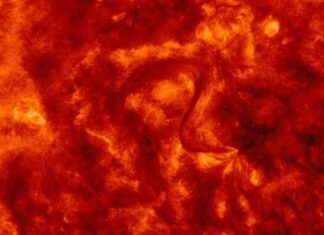 Гігантська “буква S”, помічена на сонці якраз перед тим, як “темне виверження” відкинуло вогняну тінь на Землю