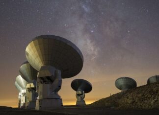 Винятковий хрест Ейнштейна в космосі виявляє, де ховається Темна речовина