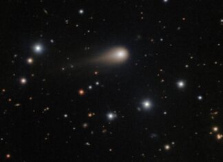 Вчені зробили нову фотографію, на якій видно, як загоряється міжзоряна комета