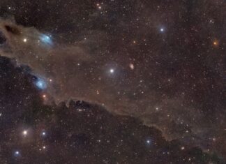 Астрофотограф зафіксував роззявлену пащу космічної акули на приголомшливому знімку з глибокого космосу (фото)