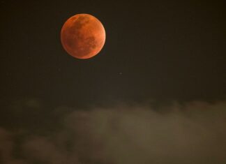 Повне місячне затемнення 2026: Кривавий Місяць, видимий мільярдам