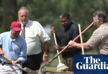 Моховий Доказ Засуджує Осквернителів Кладовище у Знаковій Справі в Іллінойсі