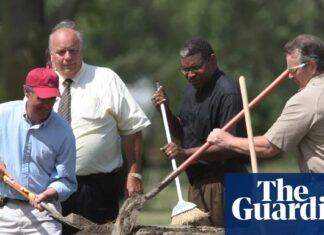 Моховий Доказ Засуджує Осквернителів Кладовище у Знаковій Справі в Іллінойсі