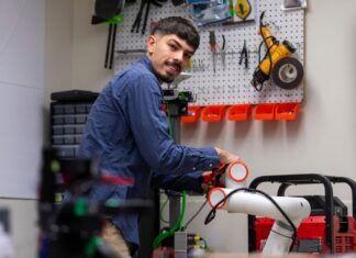 Робота на фермі стала простішою: інженер розробив автоматизованого помічника