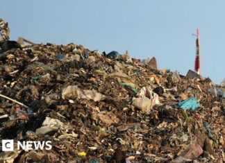 Платники податків проспонсують очищення найбільших нелегальних звалищ Англії