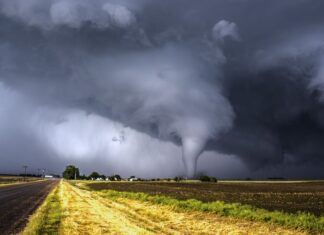 У самому серці бурі: як учений-атмосферник мало не загинув під час зустрічі з торнадо