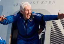 Уоллі Фанк більше не хотіла чекати. Вона полетіла у 82 роки. Тепер вона пішла з життя у 87 років