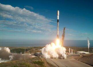 SpaceX успішно вивела 24 супутника Starlink після скасування запуску в останній момент